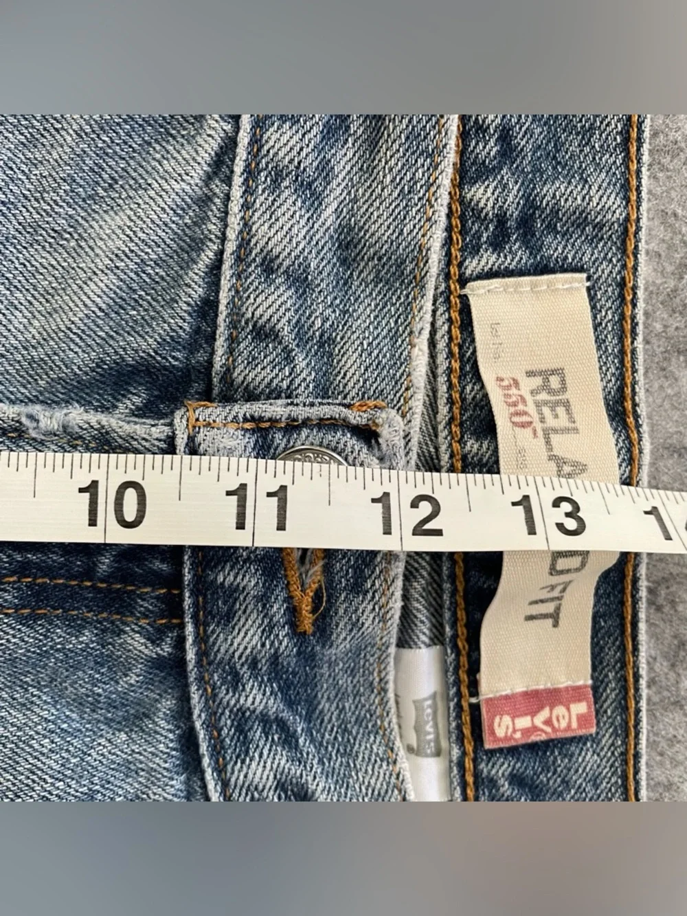 Levis 550 Relaxed Fit Jeans Mens 36x34 Blue Light Wash Distressed 100% Cotton - Picture 9 of 16